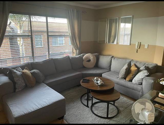 2 BEDROOM TOWNHOUSE FOR SALE IN GLEN MARAIS